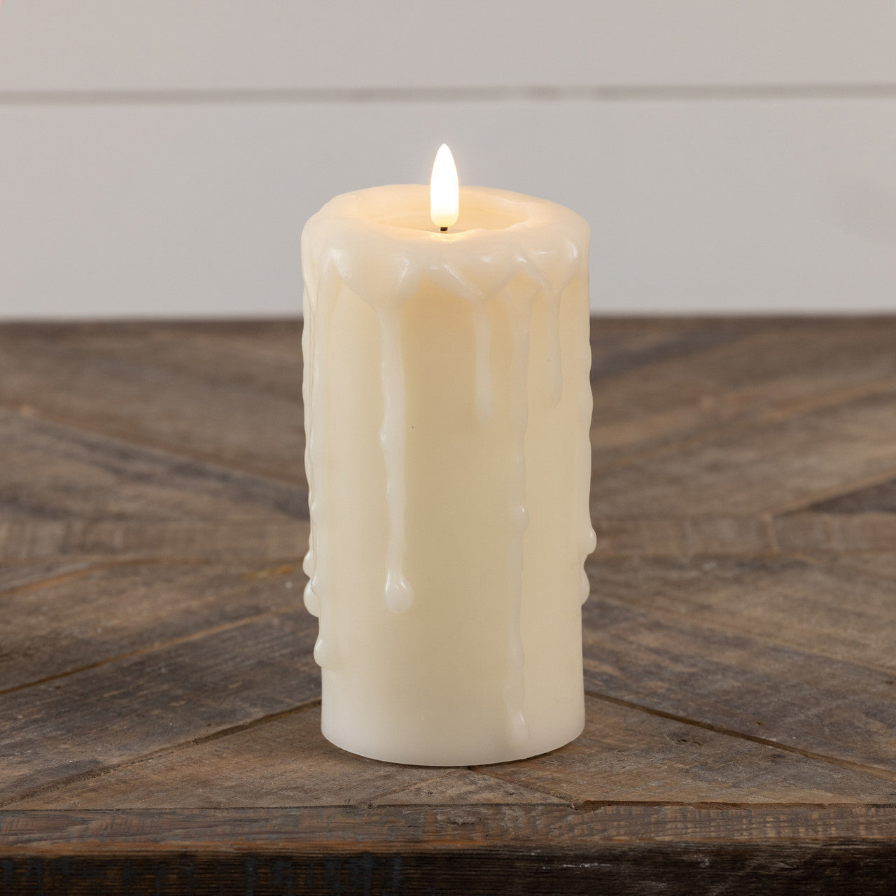 Cream Dripped Wax 3D Flame Pillar Candle