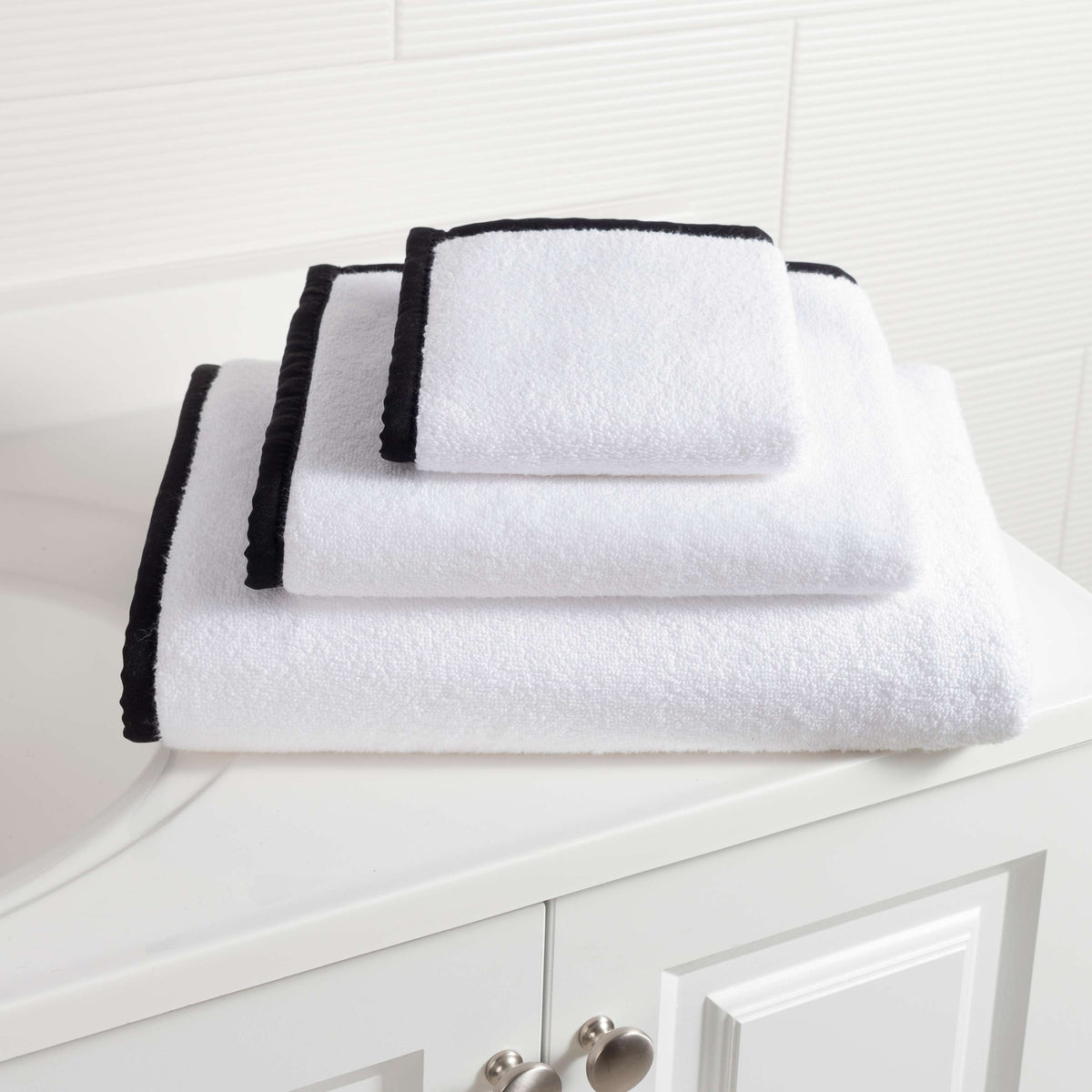 Pine Cone Hill Signature Banded White/Black Towel